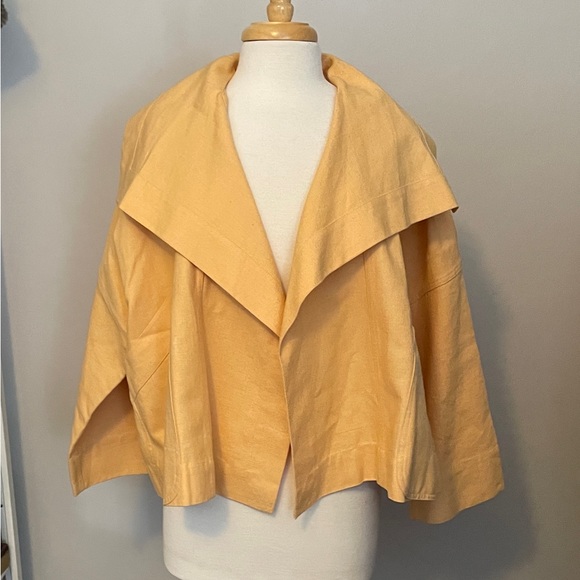 An Anne Klein butter yellow asymmetrical collared short swing linen jacket - Picture 5 of 9